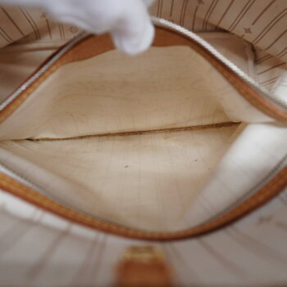 Louis Vuitton Damier Azur Neverfull MM Tote Bag - Picture 5 of 10